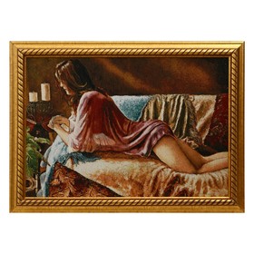 R219-40х57 Картина из гобелена "Девушка на диване с обнаженными ногами" (47х65) в Донецке