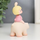 Сувенир полистоун "Малышка на медведе" пружинка 8х3х5,5 см - фото 800484383