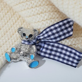 Брошь "Медвежонок" в шарфе, цвет синий в серебре