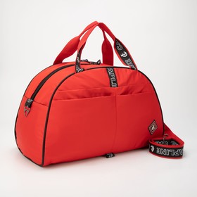 Сумка спортивная, отдел на молнии, 4 наружных кармана, длинный ремень, цвет красный