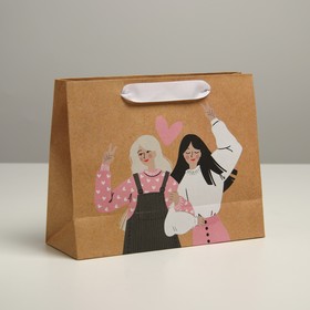 Пакет крафтовый подарочный «Друзья», 22 × 17,5 × 8 см