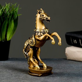 Фигура "Конь на дыбах" золото в Донецке