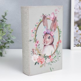 Сейф-книга дерево кожзам "Серый кролик с цветами в овале" 21х13х5 см