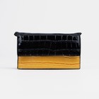 Сумка жен 17*5*10, отд на клапане, длин ремень, крокодил лак, черный/коричневый - фото 800982802