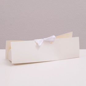 {{photo.Alt || photo.Description || 'Коробка складная под конфеты, пирожные с лентой, белый, 22 х 6 х 4 см'}}