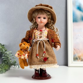 Кукла коллекционная керамика "Глория в кантри платье и шляпе, с мишкой" 30 см