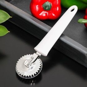 Нож для пиццы и теста "Сливки" ребристый, цвет белый