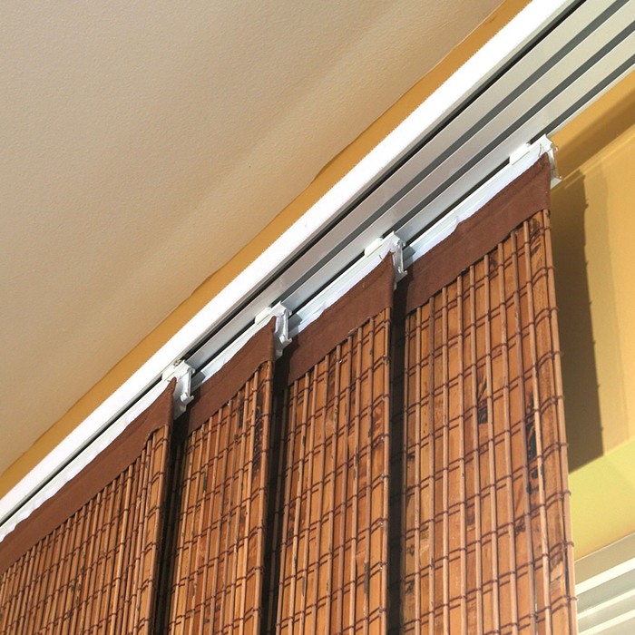 Занавески на балконе фото на потолочный карниз