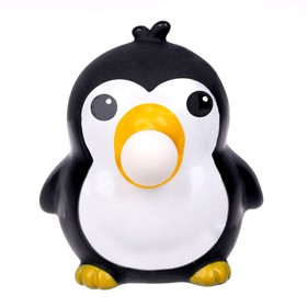Мялка «Пингвин» надувает шарик