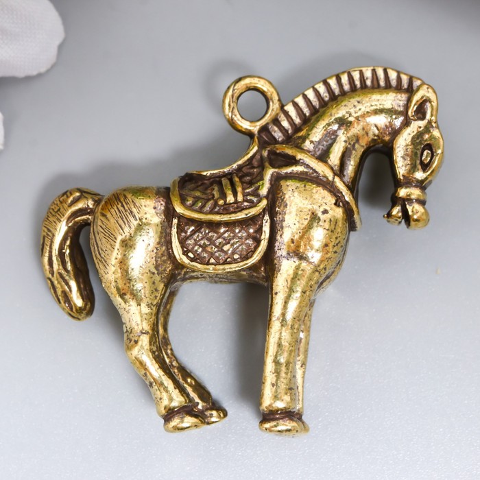 Латунные лошади. Крючок лошадь латунь. Лошадь 3д модель медальон. Вешалка лошадка латуни 28 см.