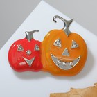 Брошь "Хэллоуин" две весёлые тыквы, цвет бело-оранжевый в серебре - фото 5221259