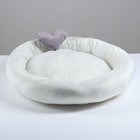 Лежанка мягкая круглая + игрушка сердечко, 58 х 11 см, молочная - фото 6915420