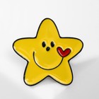 Значок "Звезда" с улыбкой, цвет жёлто-красный в чёрном металле - фото 4118867
