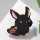 Значок "Кролик" с цветами, цвет чёрно-розовый в золоте - фото 4165469