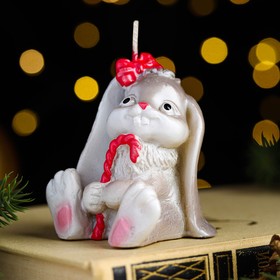 Свеча фигурная «Кролик с конфетой», 7,5х6 см, 43 г