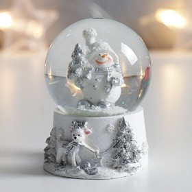 Сувенир полистоун водяной шар "Снеговик с ёлочкой и олень" белый с серебром 4,5х4,5х6,5 см