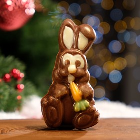Фигура из молочного шоколада "Заяц с морковкой в лапке" , 32 г
