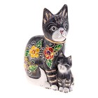 Сувенир Кошка с котенком 25х20 см серые с золотым узором дерево албезия арт.345521