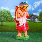 Садовая фигура "Гном с корзиной фруктами наверху слева" 17х20х50см Садовая фигура "Гном с корзиной фруктами наверху слева" 17х20х50см