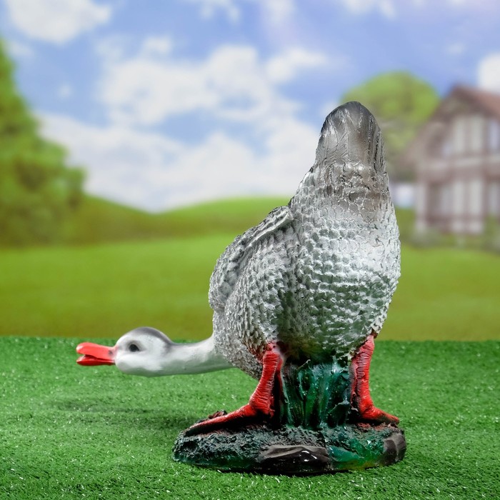 шипящие гуси. толстый гусь. гусь шипит. гуси гогочут. шипящий гусь.