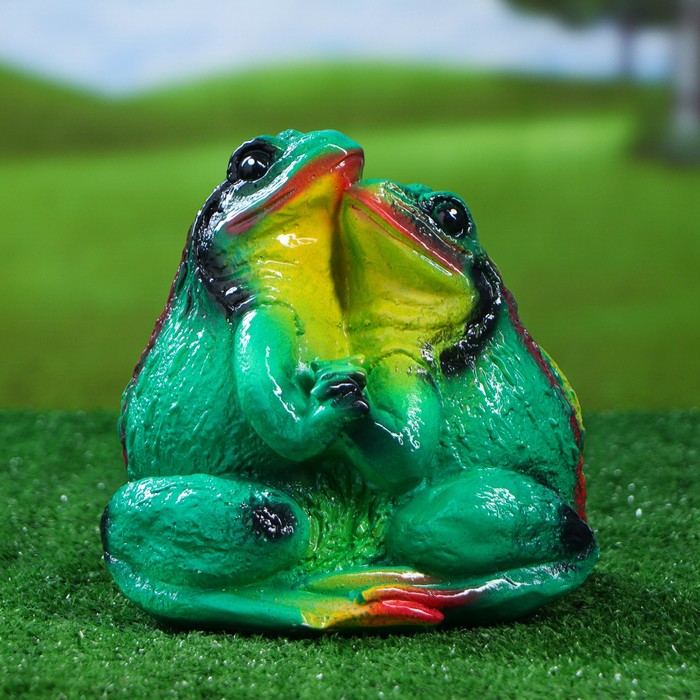 Садовая фигура "Лягушка Пара", зелёный цвет, 20 см
