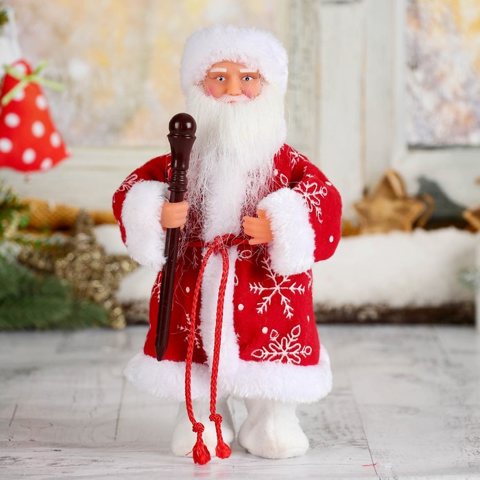 Дед Мороз, в красной шубе и валенках, с посохом - фото 800198644