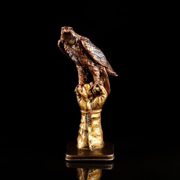 Статуэтка "Орёл на перчатке", 37 см, микс