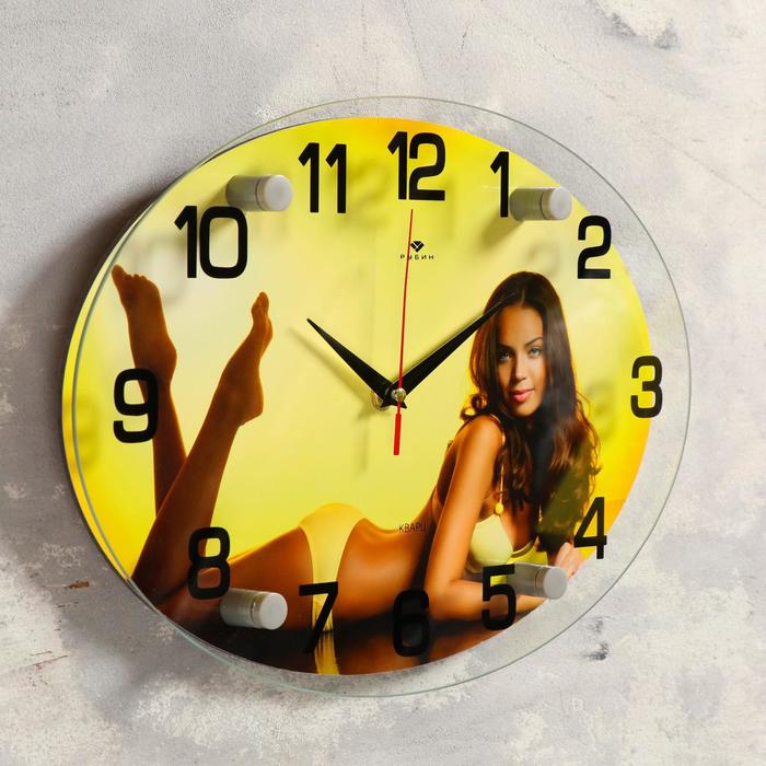 Часы настенные овальные "Девушка в желтом купальнике", 24х34 см микс